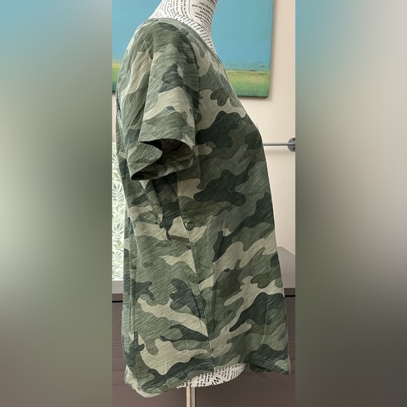 Women’s Old Navy Green Camo EveryWear Slub Knit Tee T-Shirt 100% Cotton Tee Med. - Picture 2 of 6